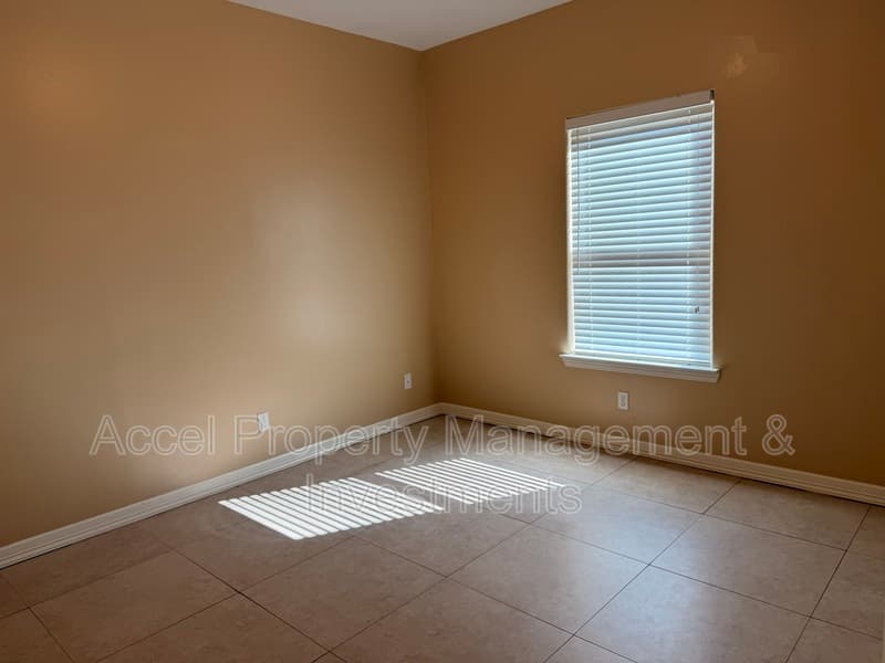 Alton Condo: 2600 E Garfield