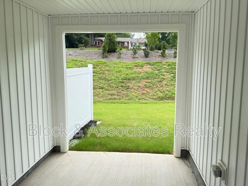 Raleigh House: 1337 Rollman Farm