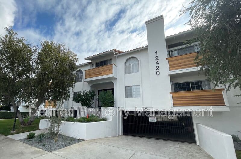 Los Angeles Condo: 12420 Woodgreen St