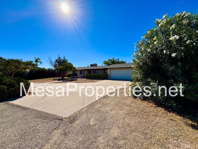 Hesperia House: 15019 Spruce St.