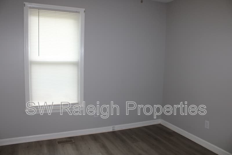 Fuquay-Varina House: 1400 Squire Ridge Drive