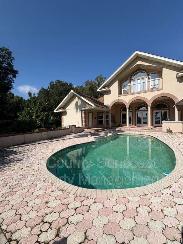 Tallahassee House: 2600 Lucerne Dr