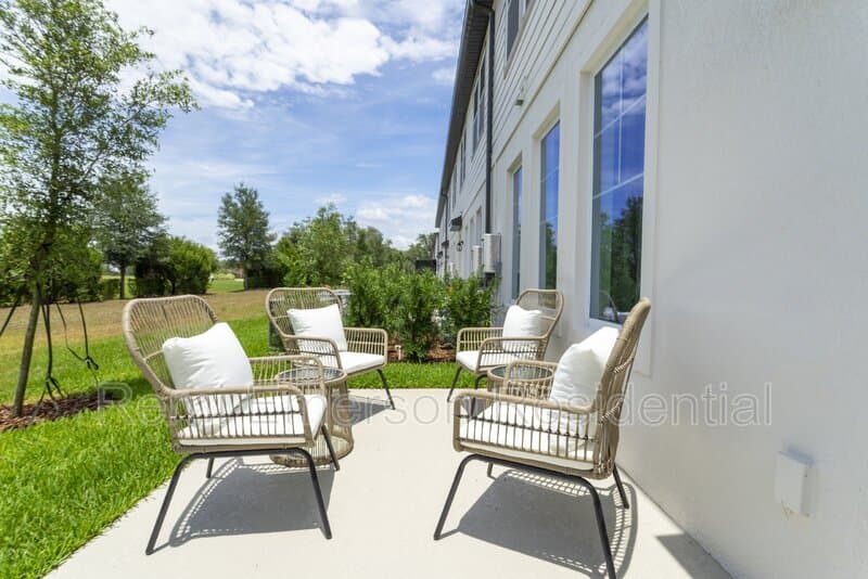 Davenport Townhome: 624 Benoi Drive