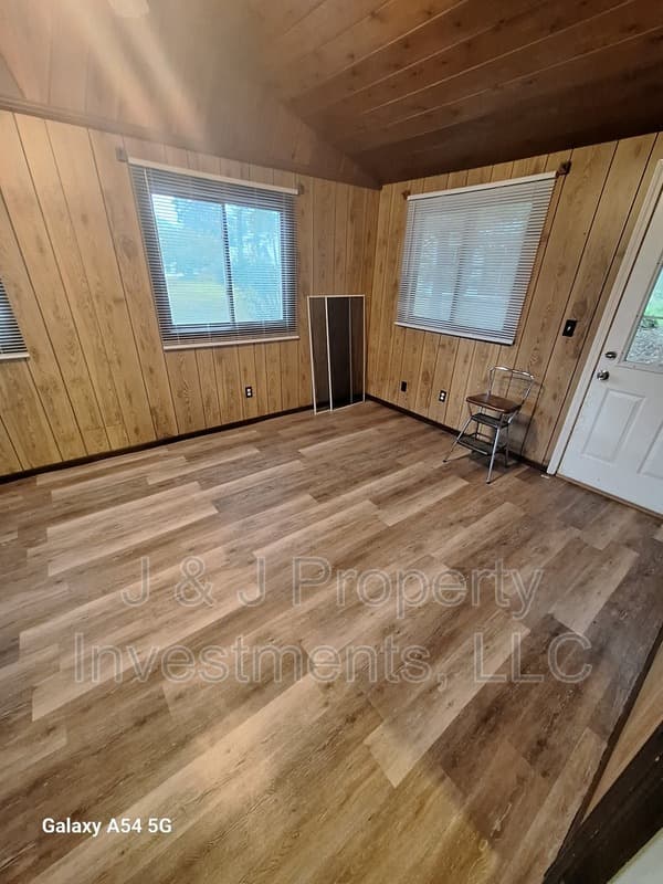 Twin Lakes House: 2349 Anna Avenue