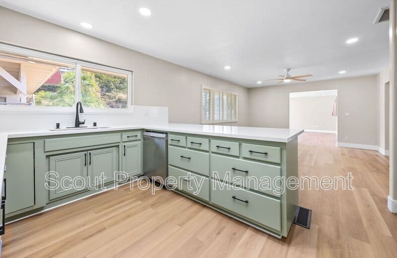 Escondido House: 1934 S Juniper Street