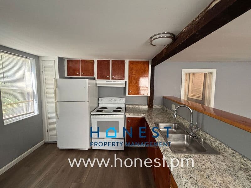 Topsham Condo: 8 Green Street