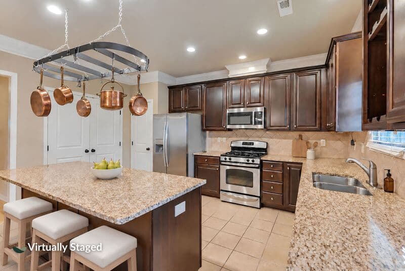 Huntsville House: 138 Chimes Way Southwest