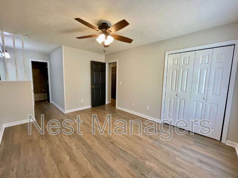 Fayetteville House: 6736 St Julian Way