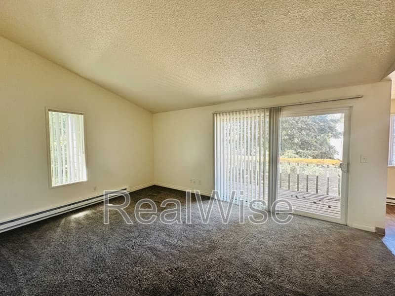 Woodburn Condo: 100 Gatch St