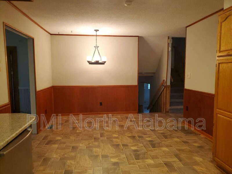 Huntsville House: 3017 Deerfield Rd NW
