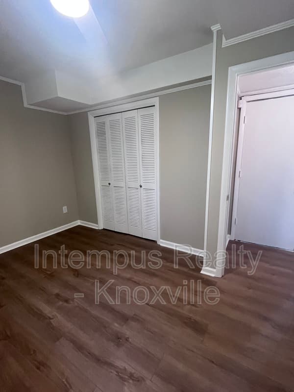 Knoxville House: 10917 Sonja Dr