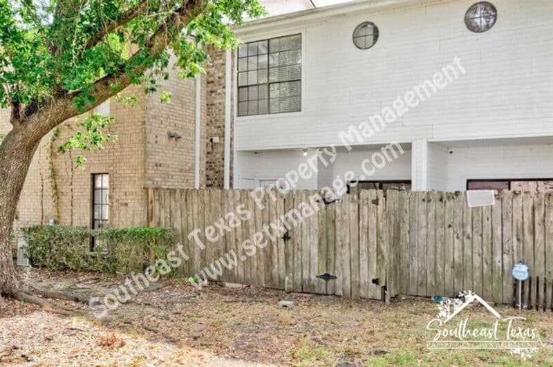 Beaumont House: 1620 Wellington