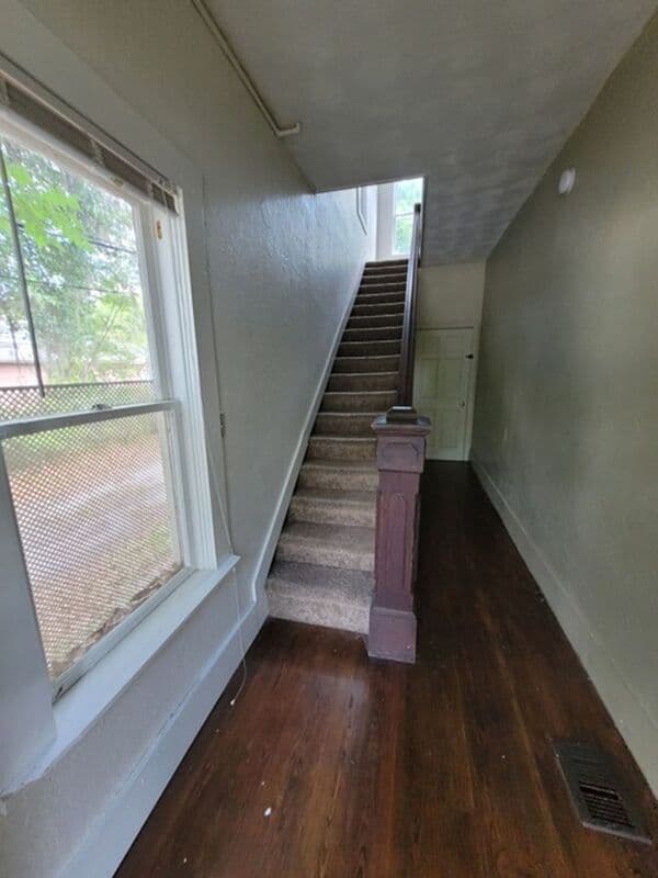 Deland Condo: 206 E Howry Ave