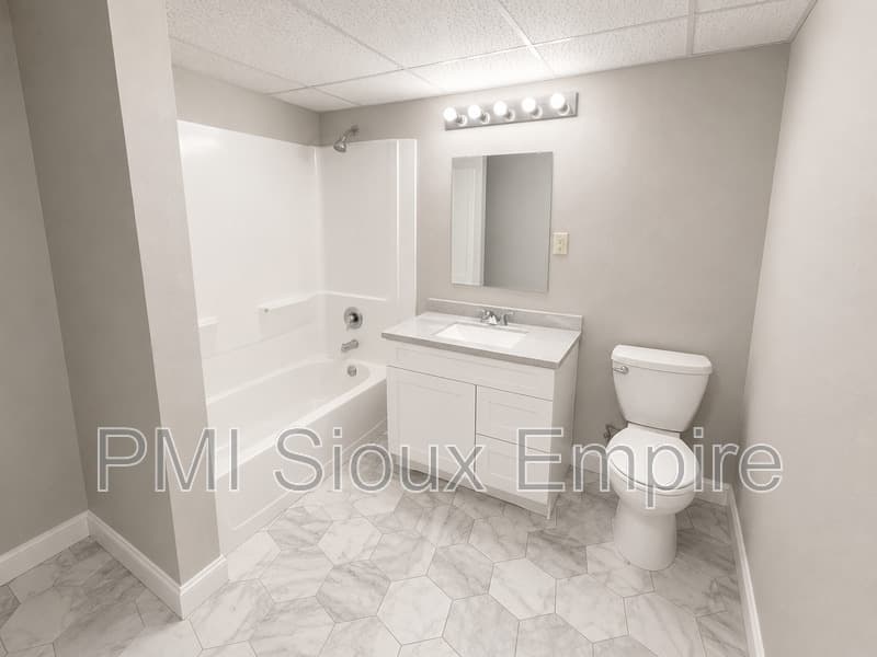 Sioux Falls House: 918 w 10th st