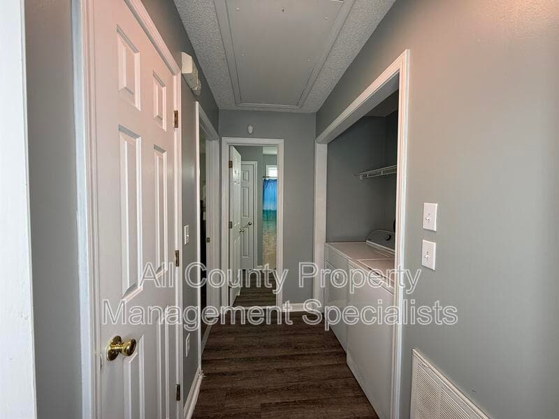 Columbia House: 14 Lindsay St