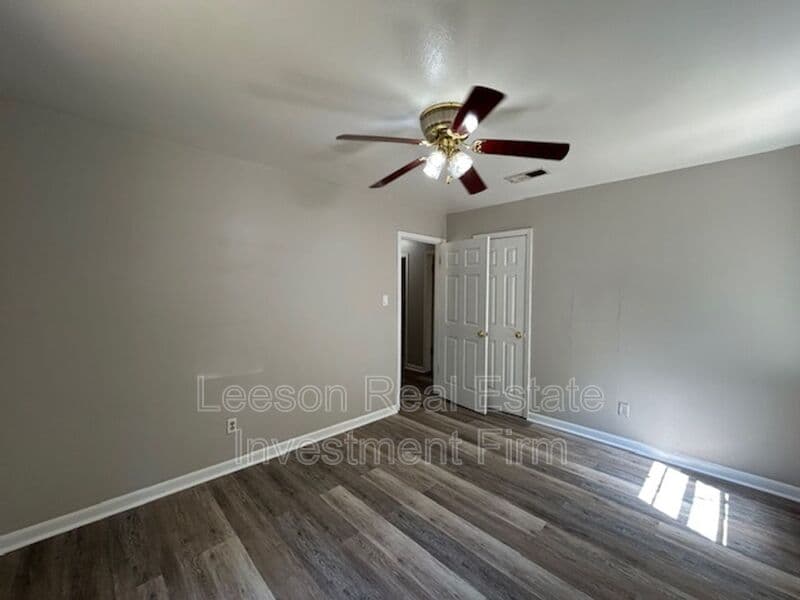 Shreveport House: 1102 Cloverdale Dr.