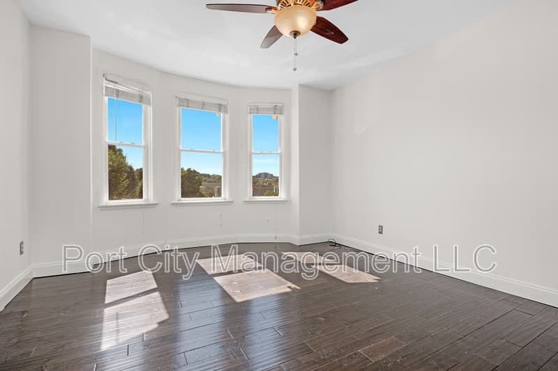 Baltimore Townhome: 207 South Ellwood Avenue