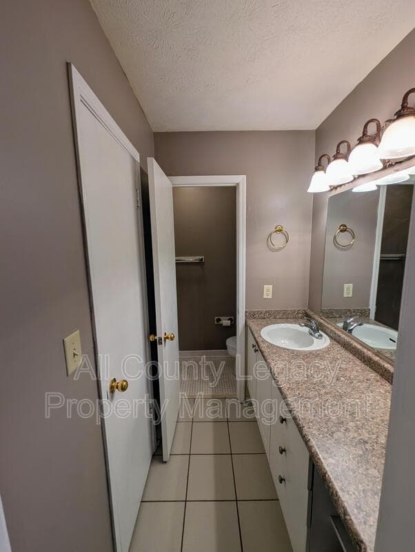 Athens Condo: 172 Scandia Cir