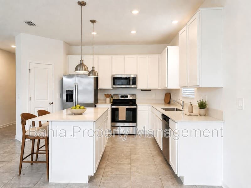Davenport House: 348 Heroic Rd