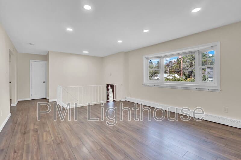 Huntington Station House: 164 W 19th St