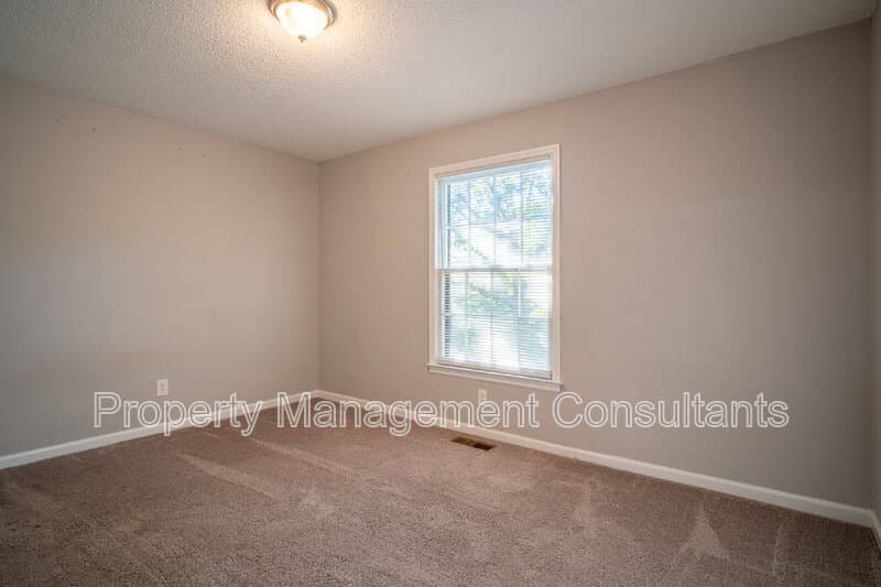 Huntsville House: 2624 Excalibur Drive Southeast
