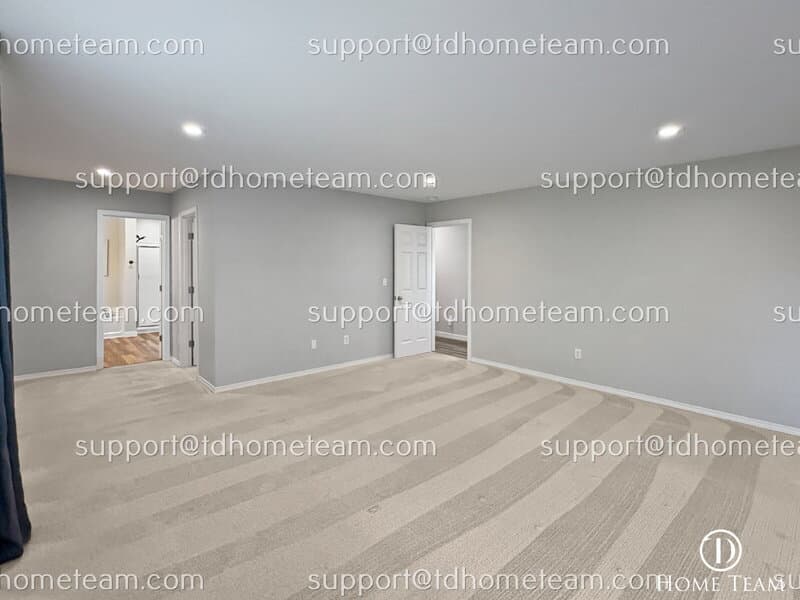 Kent House: 23806 118th Pl SE
