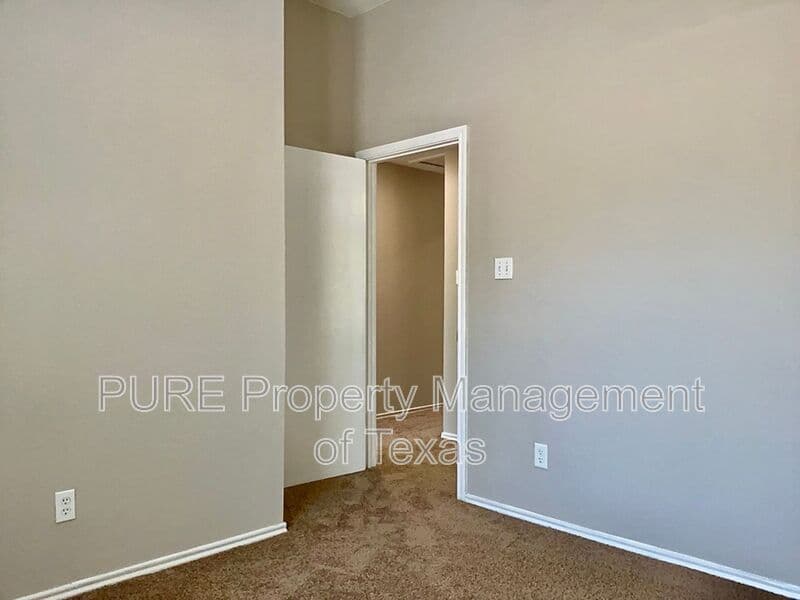 Round Rock House: 1594 Parkfield Circle