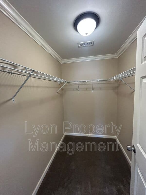North Kingstown House: 180 Sauga Ave