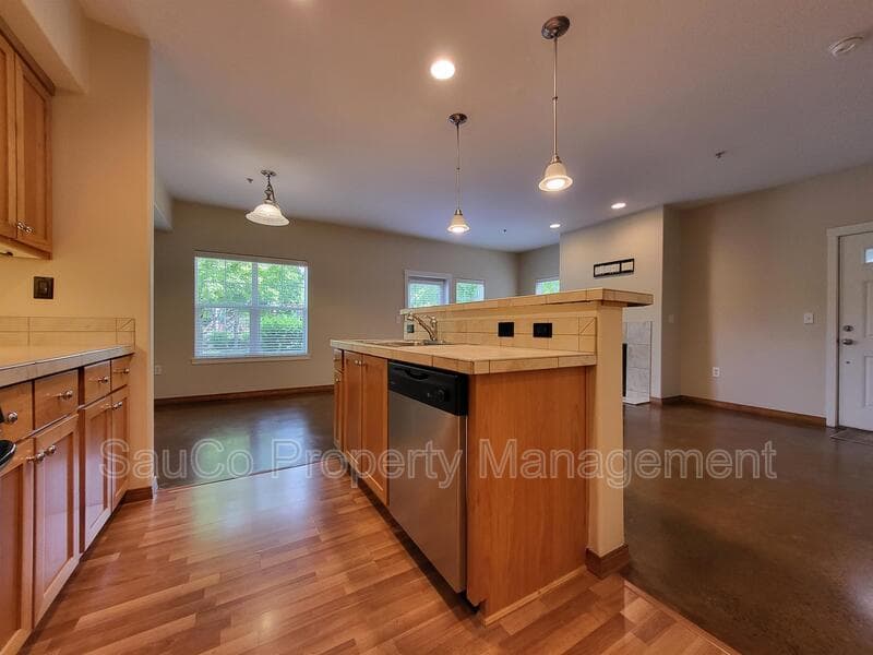 Hillsboro Condo: 10651 Northeast Red Wing Way #102