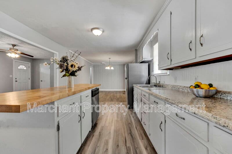 Greenville House: 17 Miracle Drive