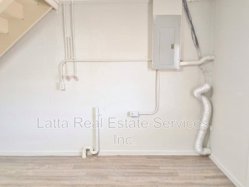 Higginsville Condo: 401 W 30th St