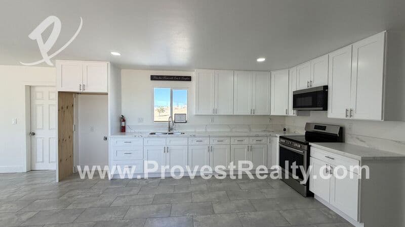Apple Valley House: 9626 Buena Vista St