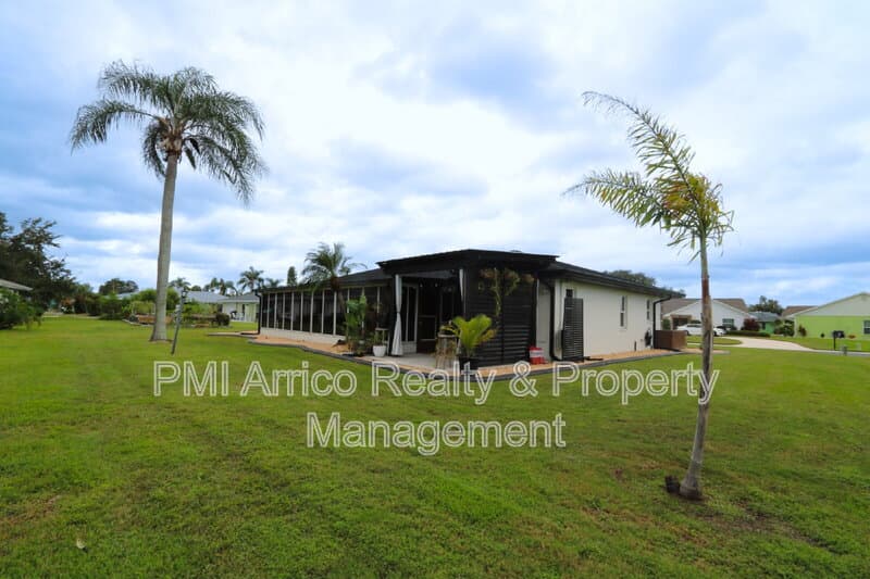 Sun City Center House: 304 Brockfield Drive