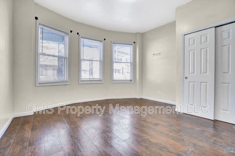 Newark Condo: 142-144 Seymour Ave