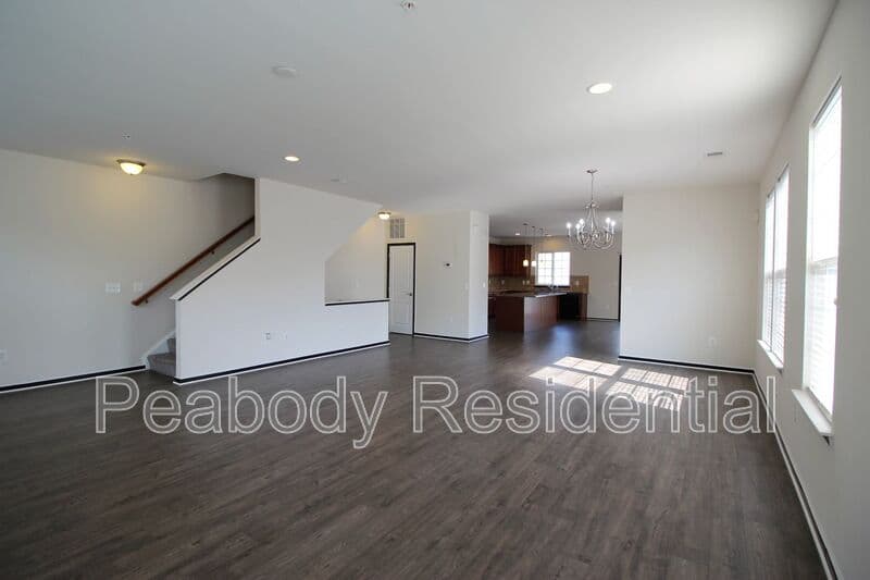 Woodbridge House: 14782 Mason Creek Cir
