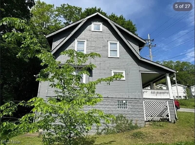 Akron House: 692 West Thornton Street