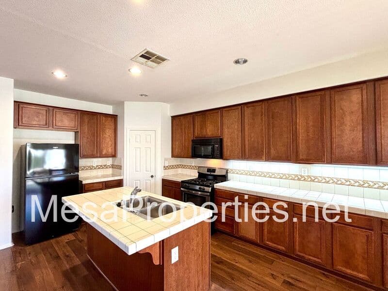 Victorville House: 12396 Ava Loma St.