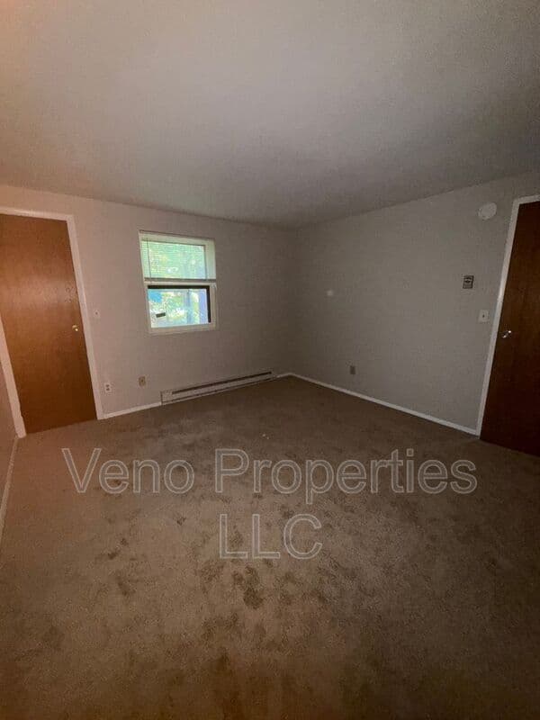 Ballston Spa House: 50 Wake Robin Road