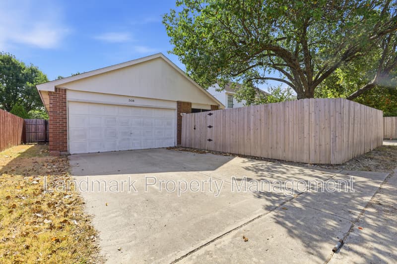 Cedar Hill House: 508 Sims Drive