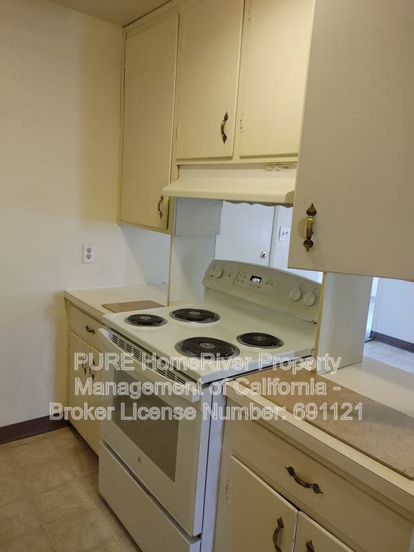 Sacramento House: 3150 Bredehoft Way