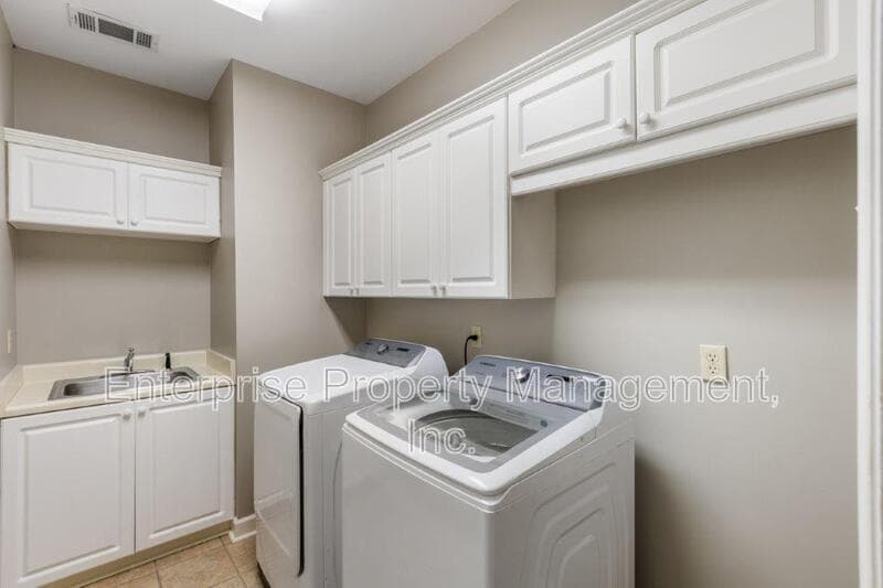 Collierville House: 10290 Shrewsbury Run Way
