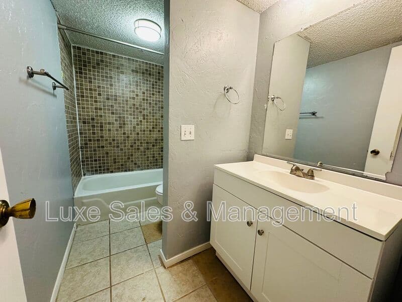 Oklahoma City Condo: 6034 NW Expressway