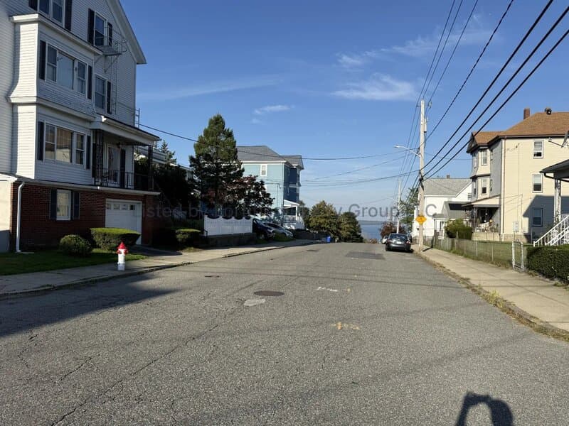 Fall River Condo: 575 Mount Hope Ave