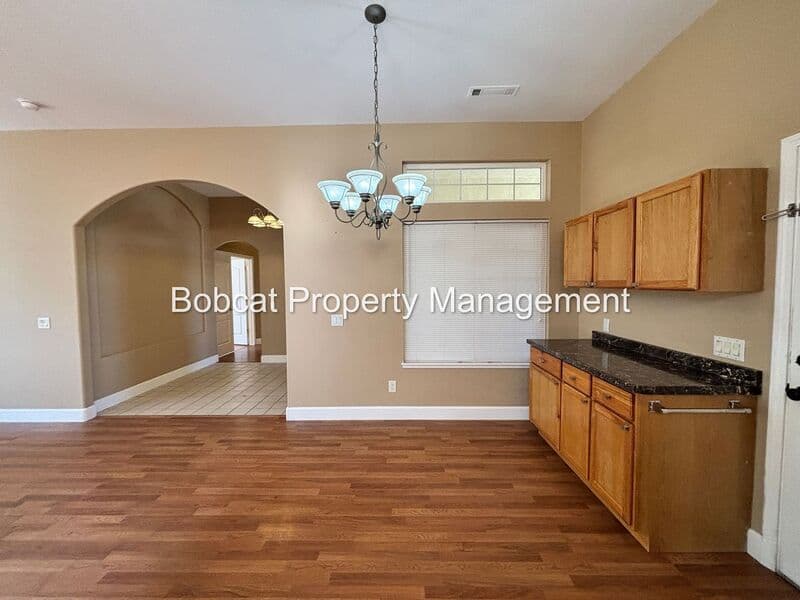 Dayton House: 425 Crosswinds Dr