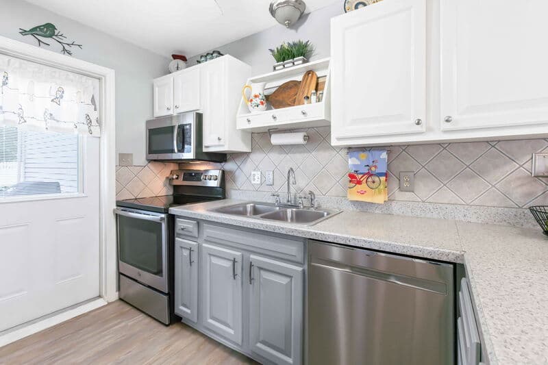 Littiz House: 24 Knollwood Drive