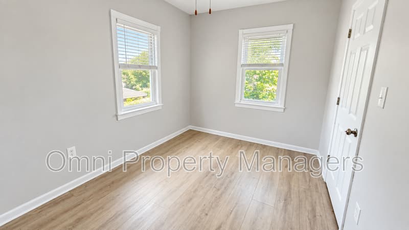 warren House: 8030 Chalmers Ave