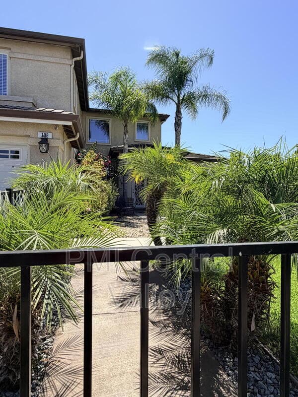Lathrop House: 108 Hornfels Ave