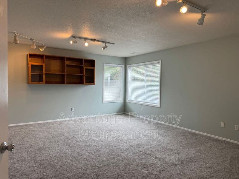 Corvallis House: 6288 SW Chestnut Drive