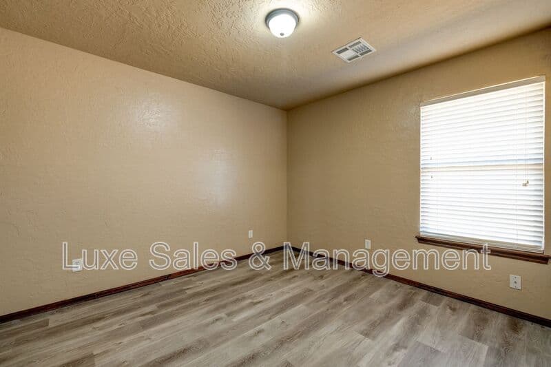 Yukon House: 3517 Galatian Way