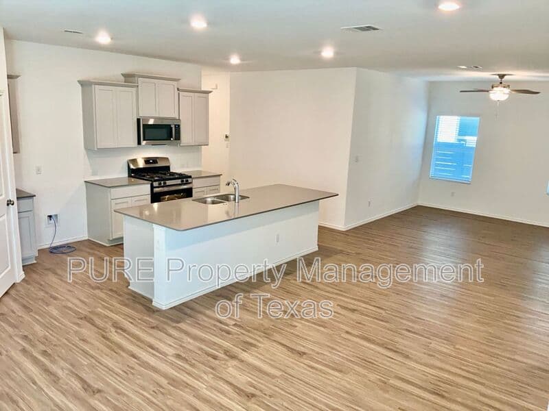 Georgetown House: 105 Blue Blaze Trl